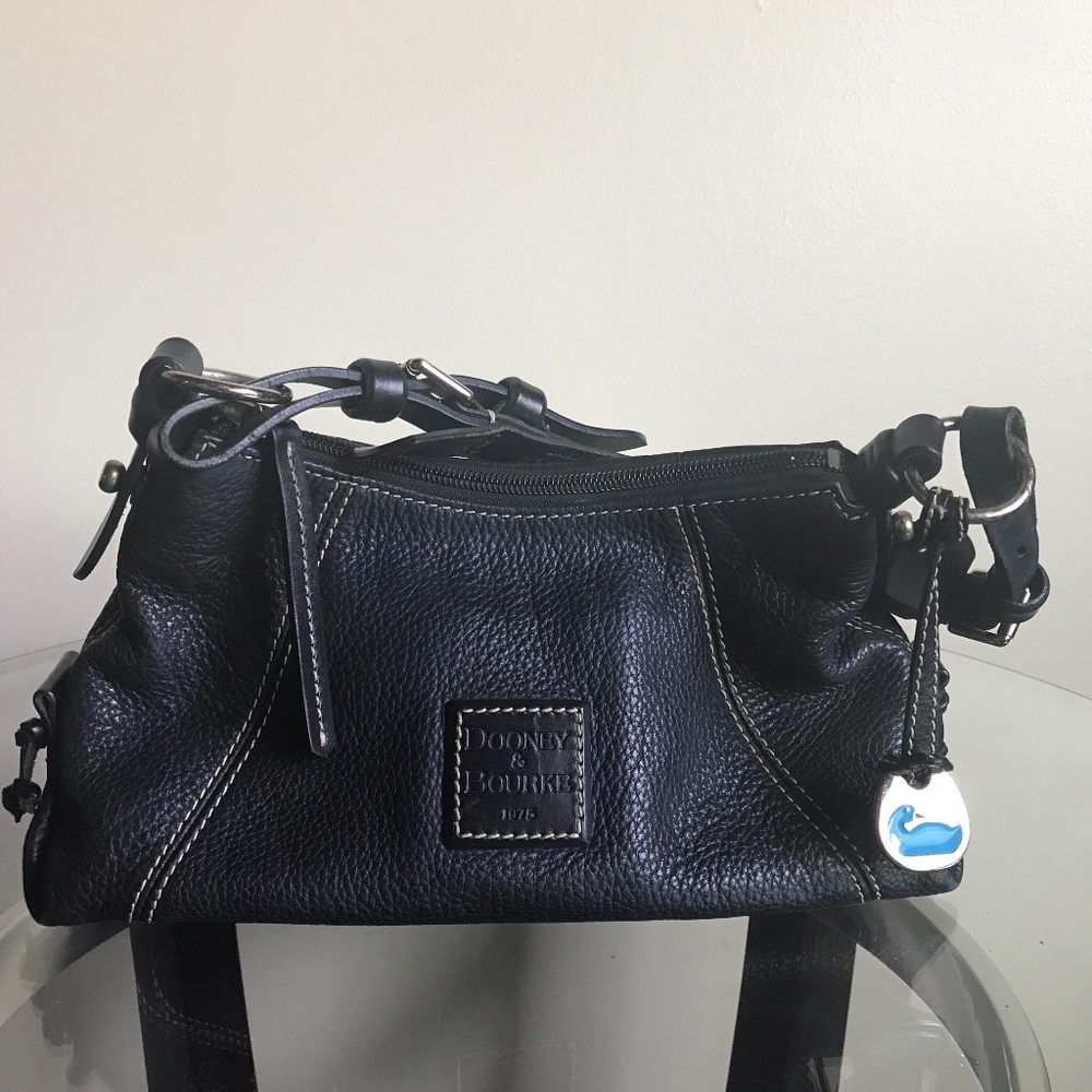 Dooney & Bourke Black Leather Hobo (J7289246)